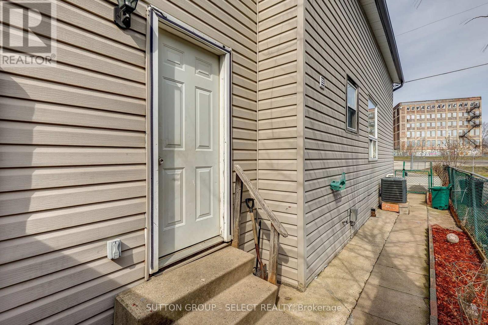 471 Burbrook Place Property Photo 40