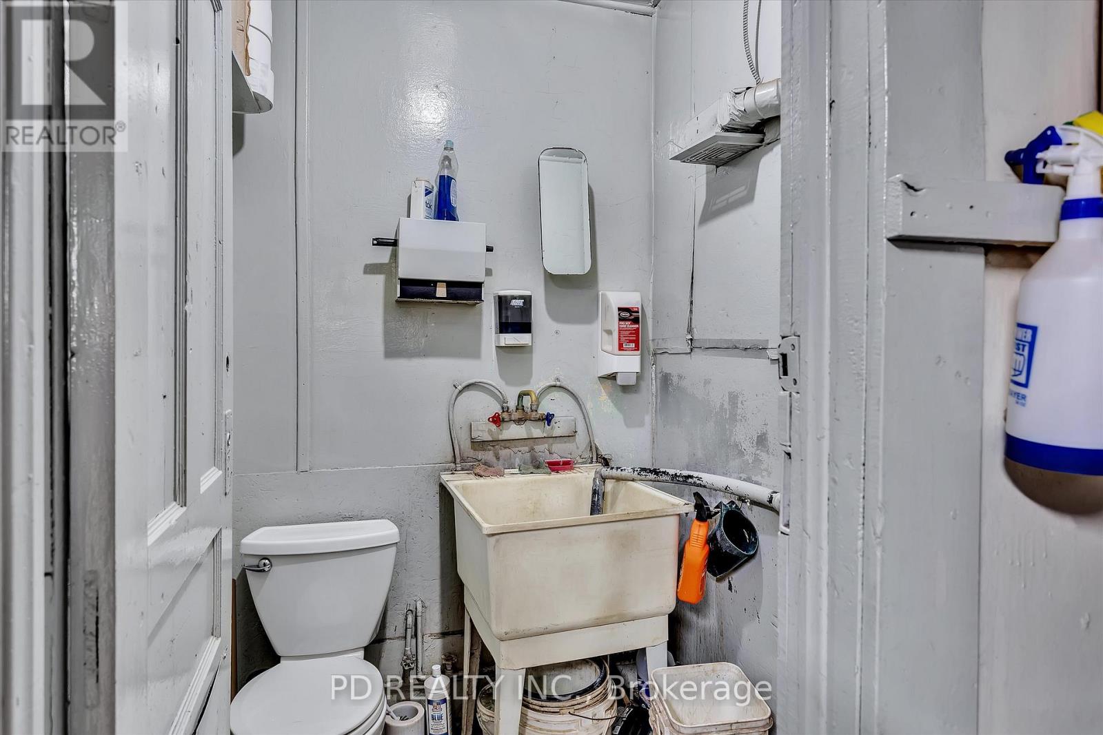 40 King Street E Property Photo 16