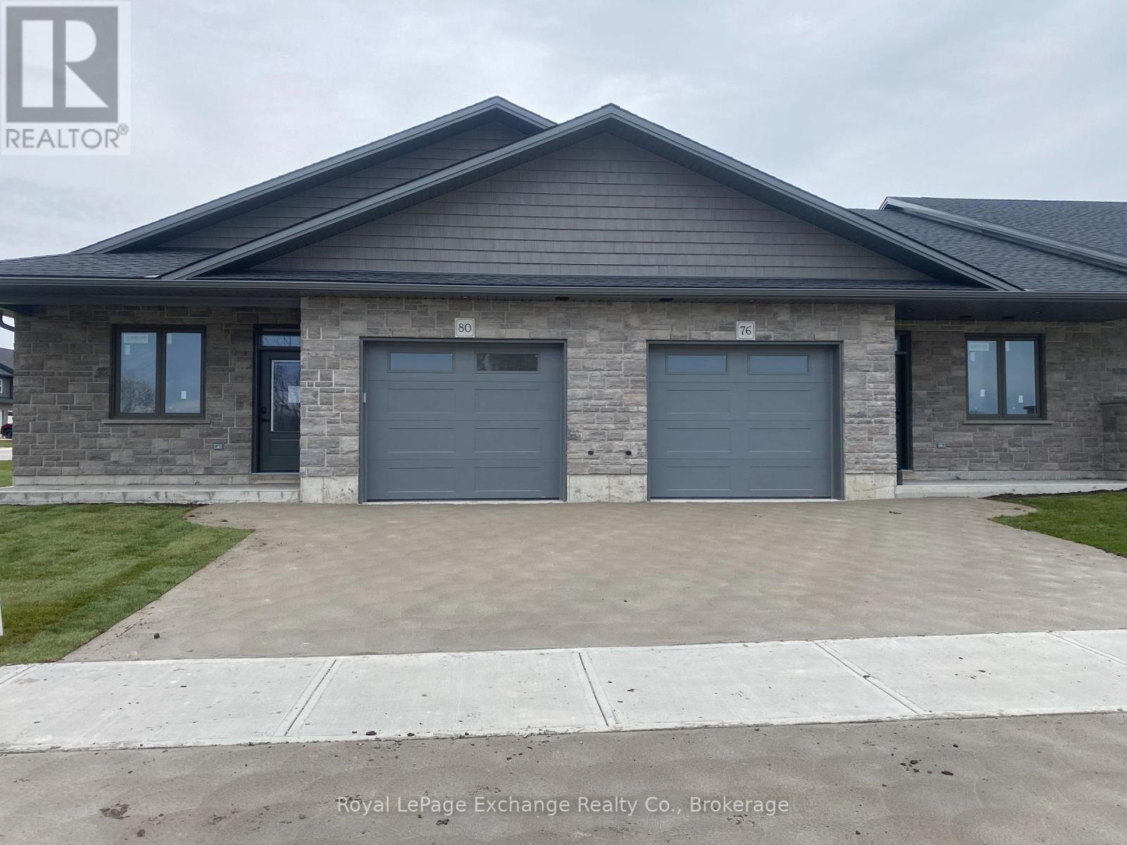 20 MERCEDES CRESCENT Property Photo 1
