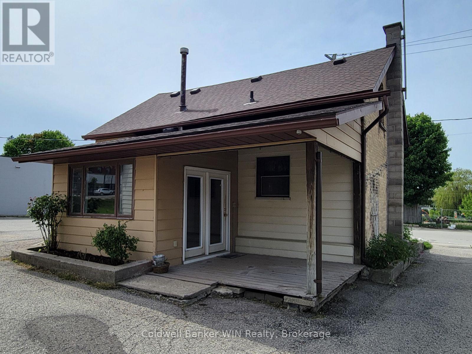 120 King Street E Property Photo 5