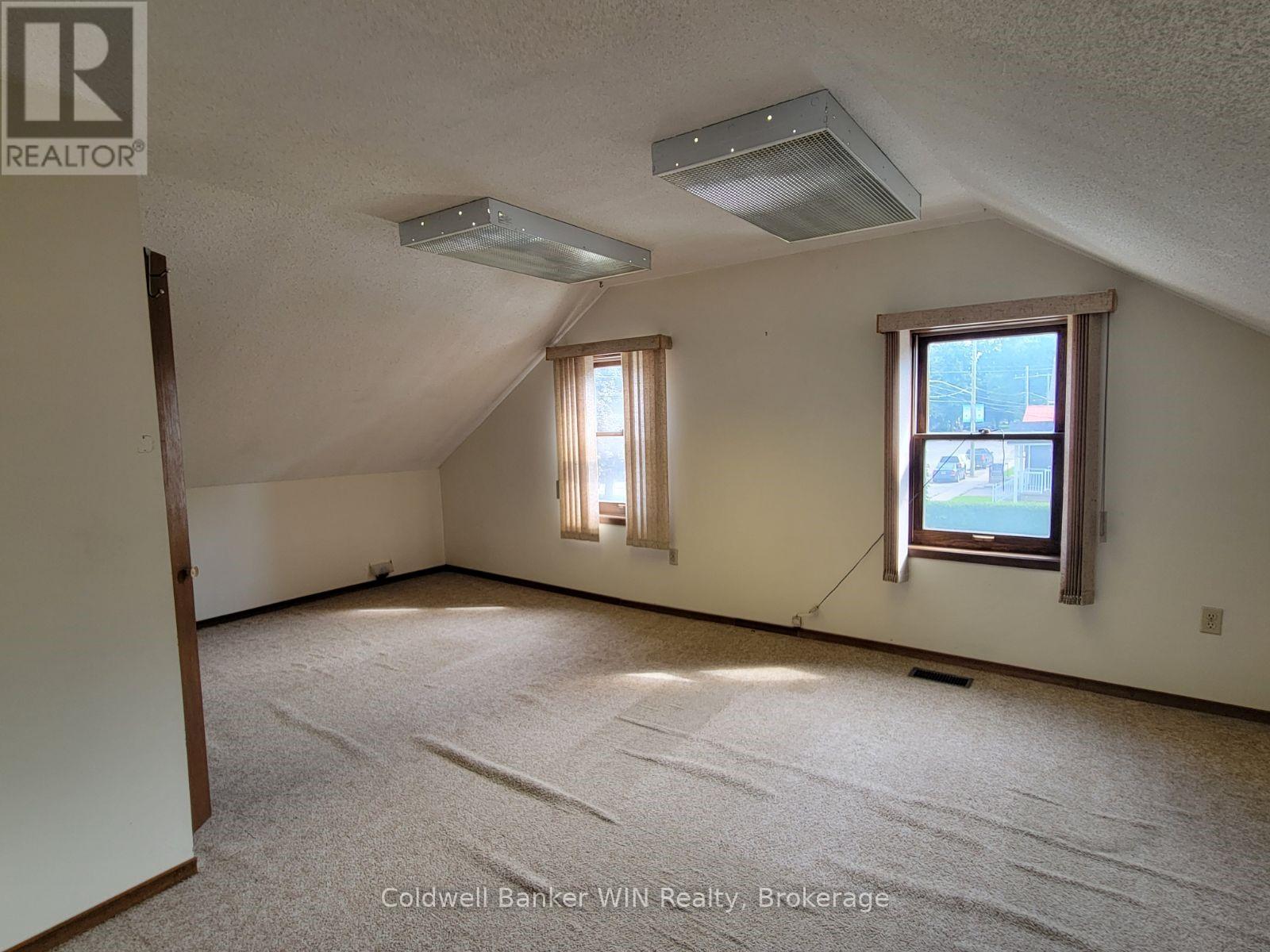 120 King Street E Property Photo 15