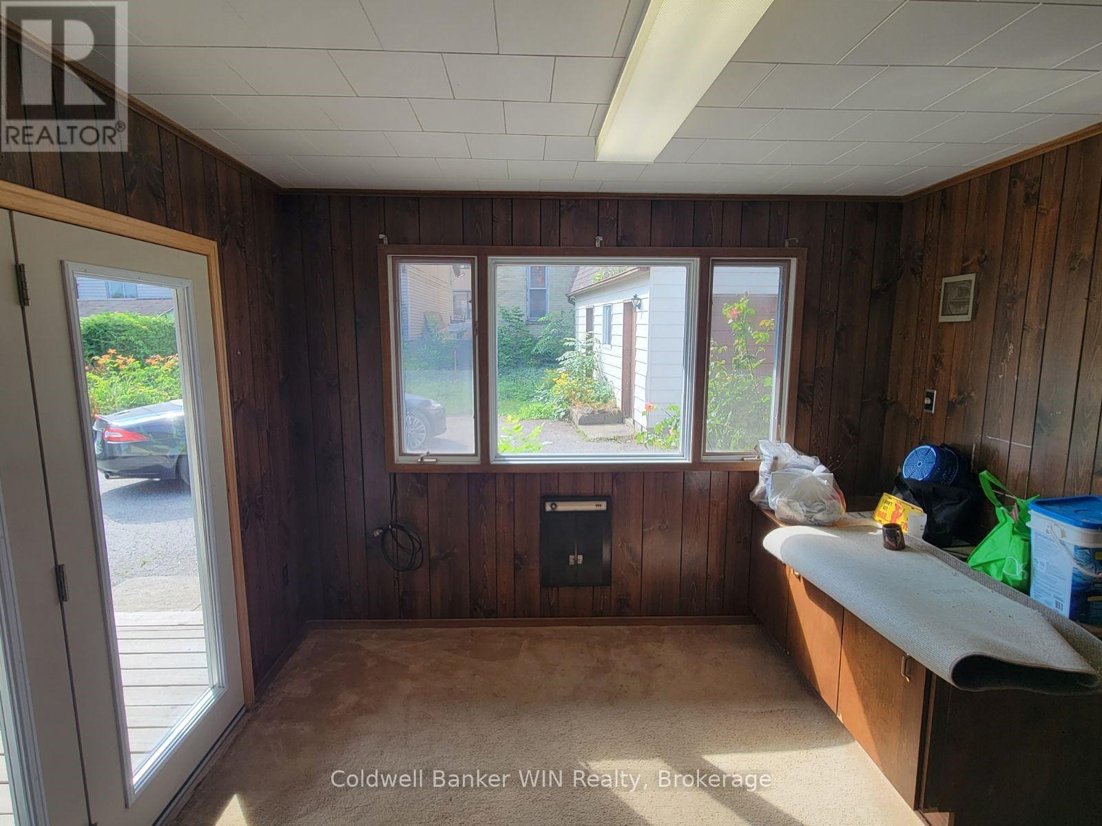 120 King Street E Property Photo 16