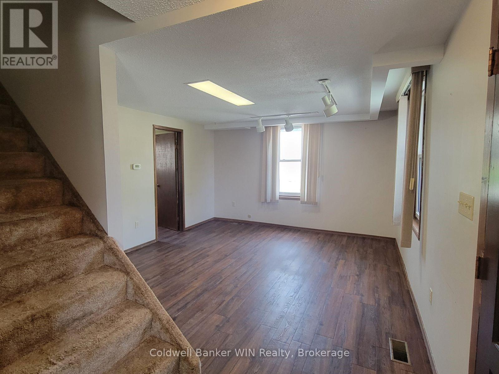 120 King Street E Property Photo 17