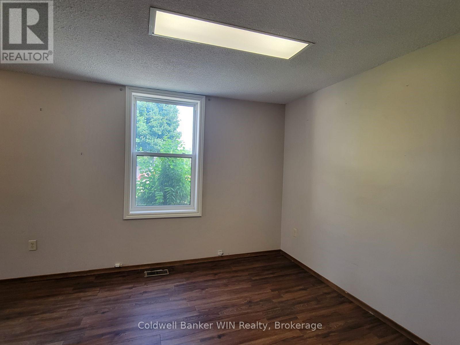 120 King Street E Property Photo 21