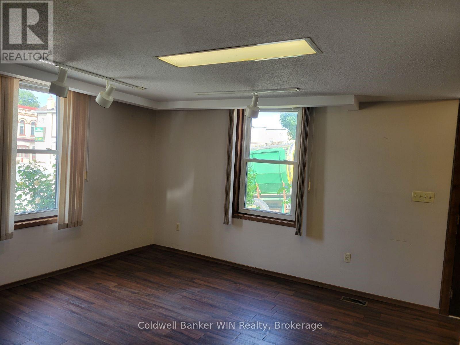 120 King Street E Property Photo 22