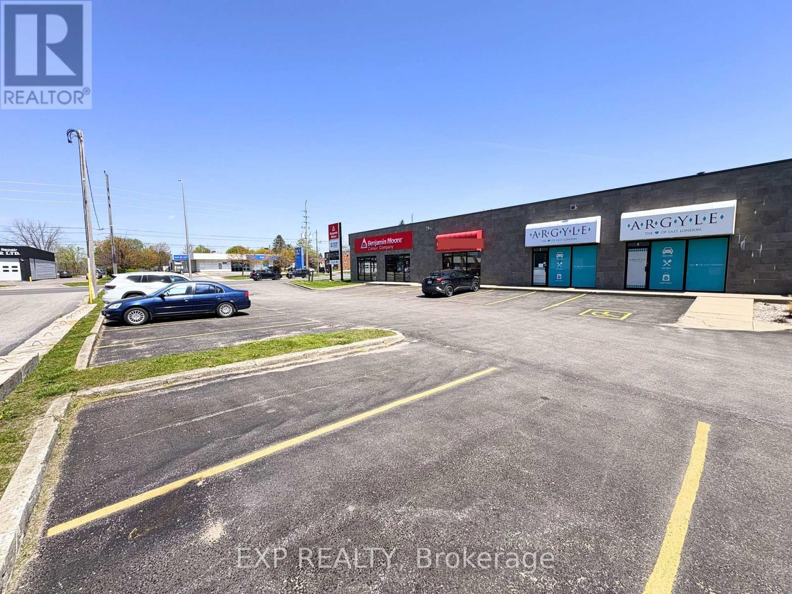 2 - 1815 Dundas Street Property Photo 3