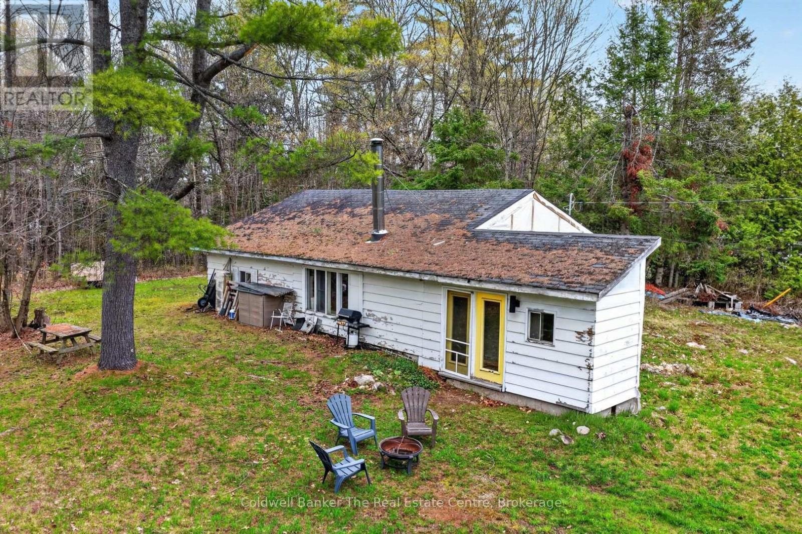 1657 Houseys Rapids Road Property Photo 2