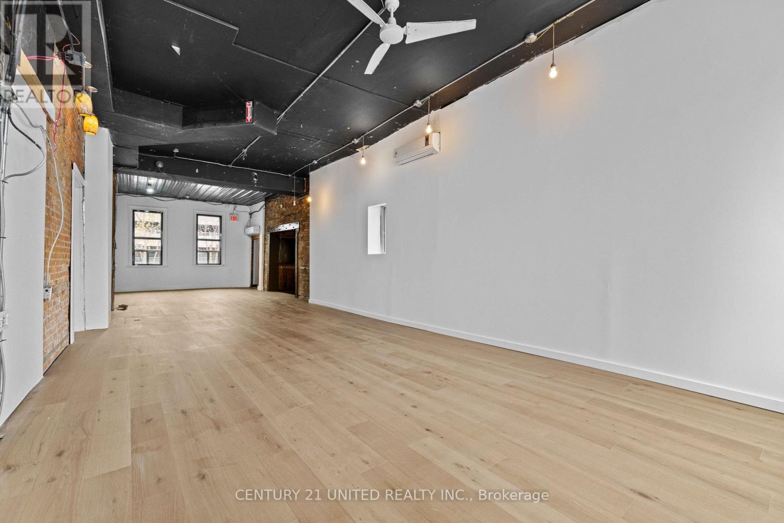 197 Hunter Street W Property Photo 3