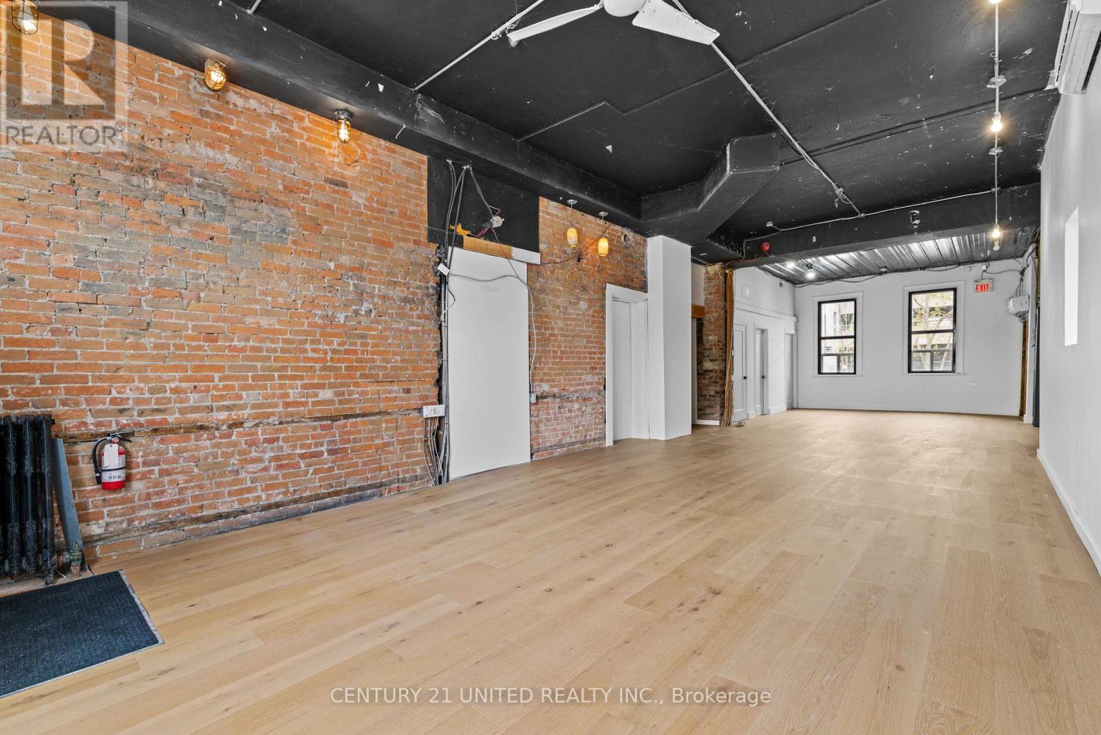197 Hunter Street W Property Photo 5