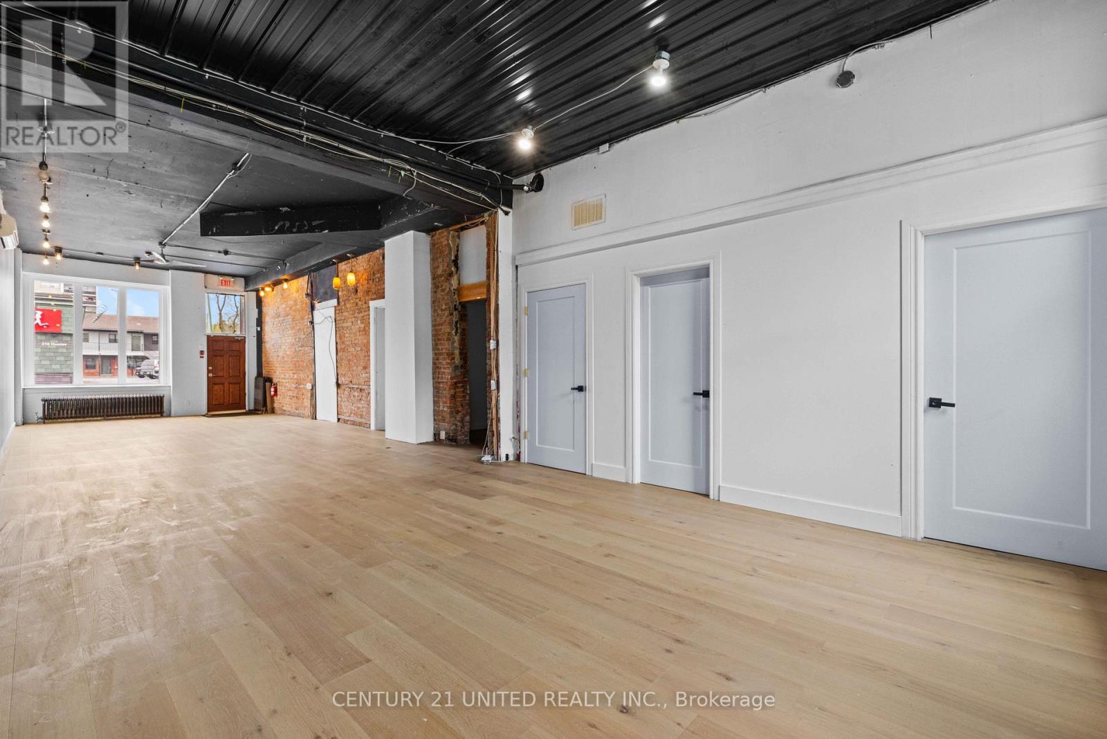 197 Hunter Street W Property Photo 6