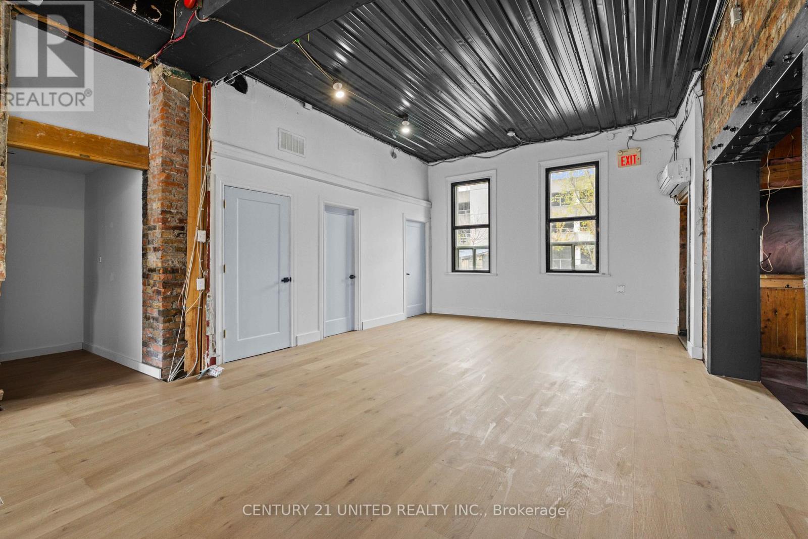 197 Hunter Street W Property Photo 11