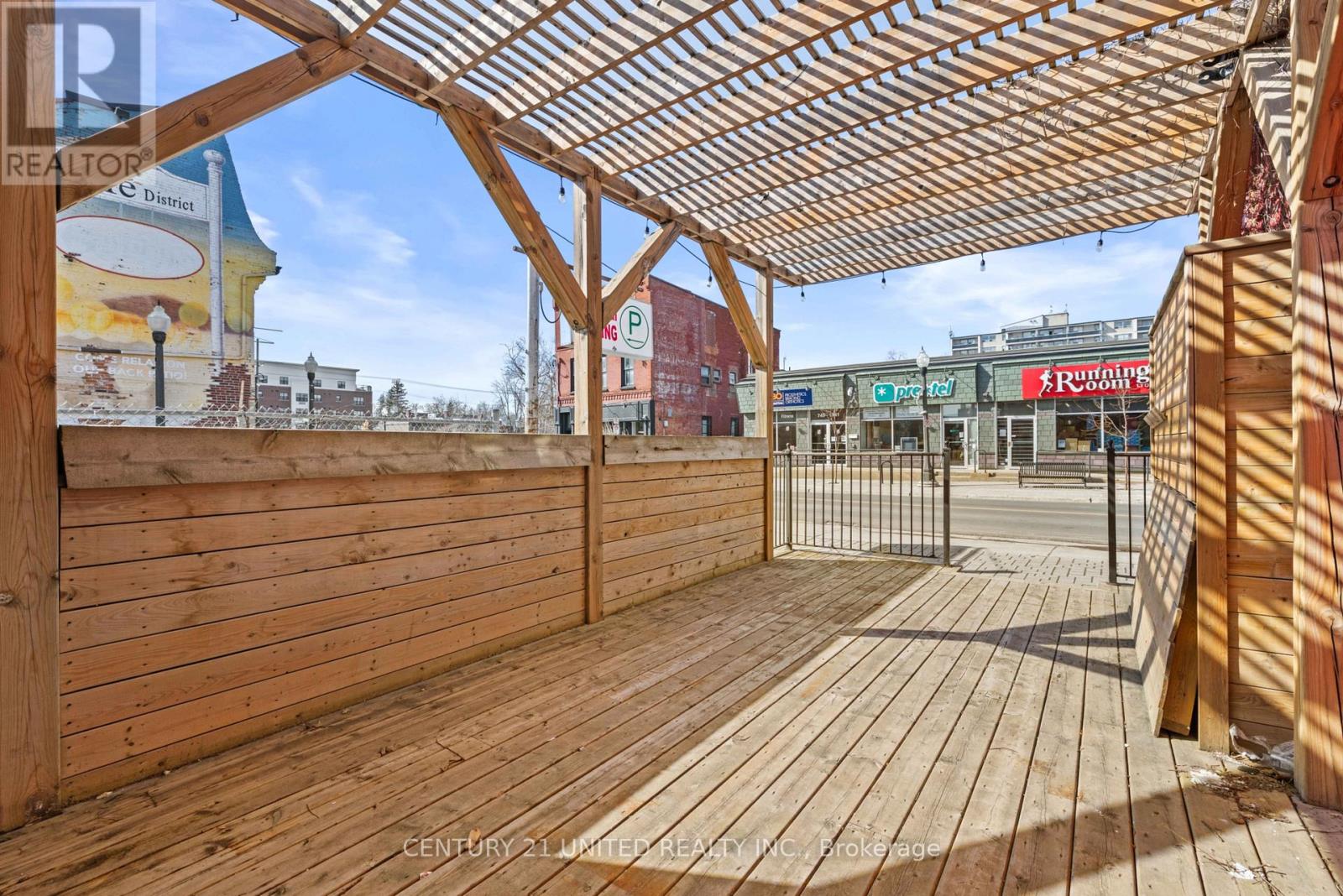 197 Hunter Street W Property Photo 12