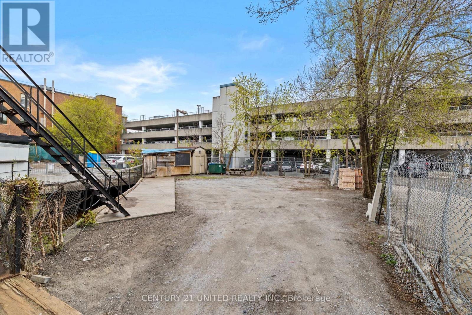 197 Hunter Street W Property Photo 15