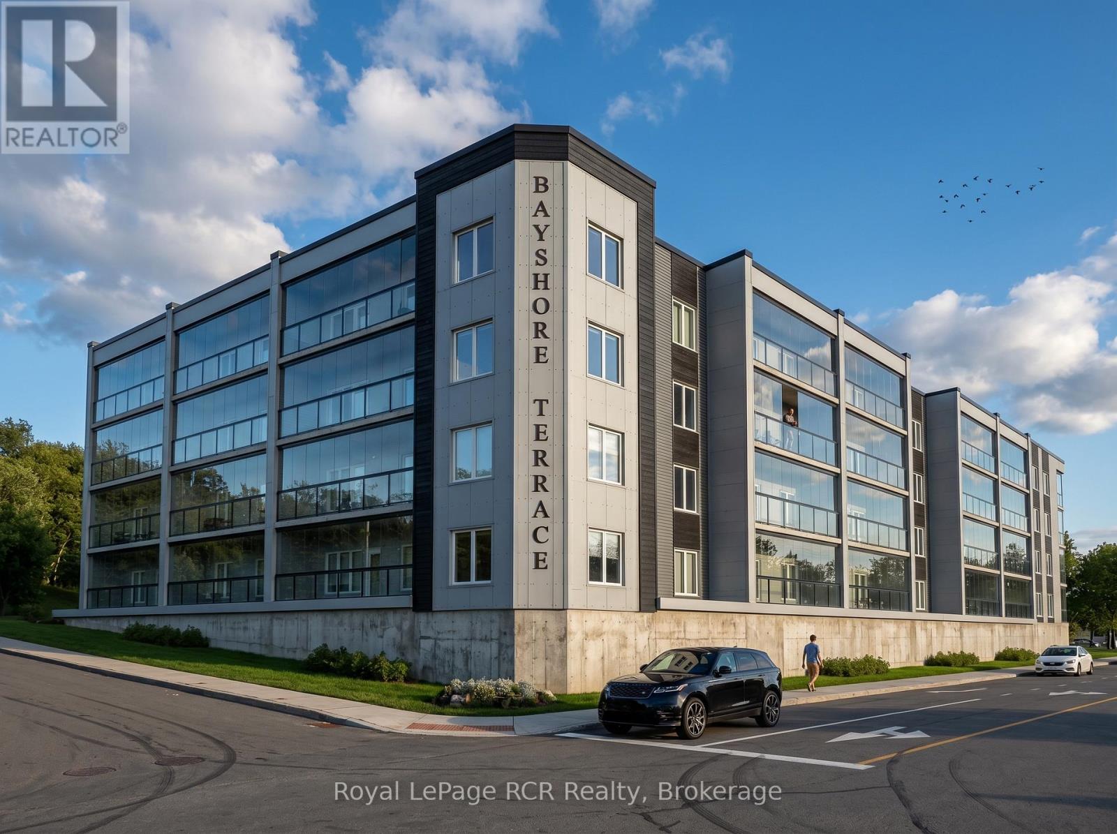 102 - 297 18TH STREET E