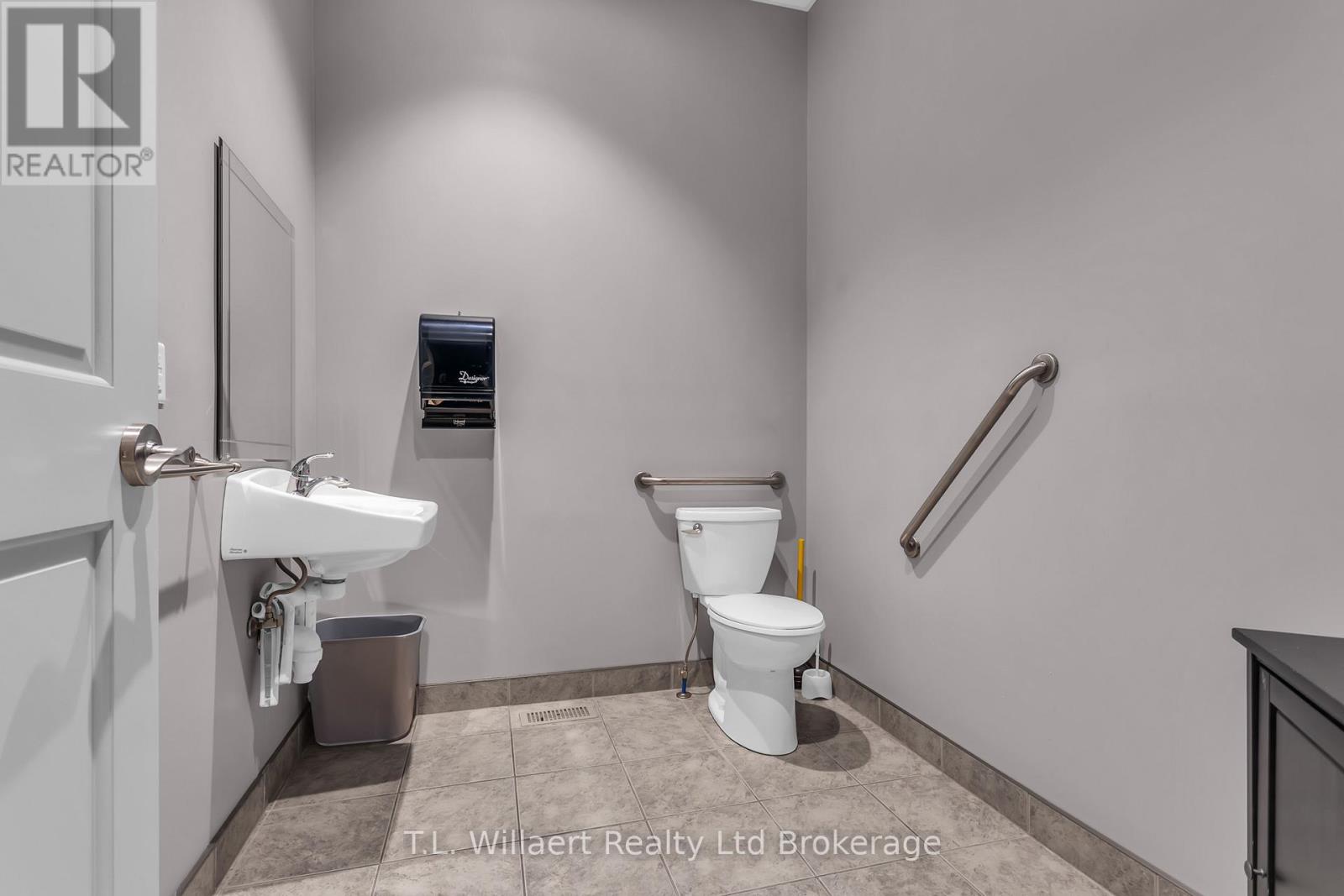 107 Broadway Street Property Photo 12