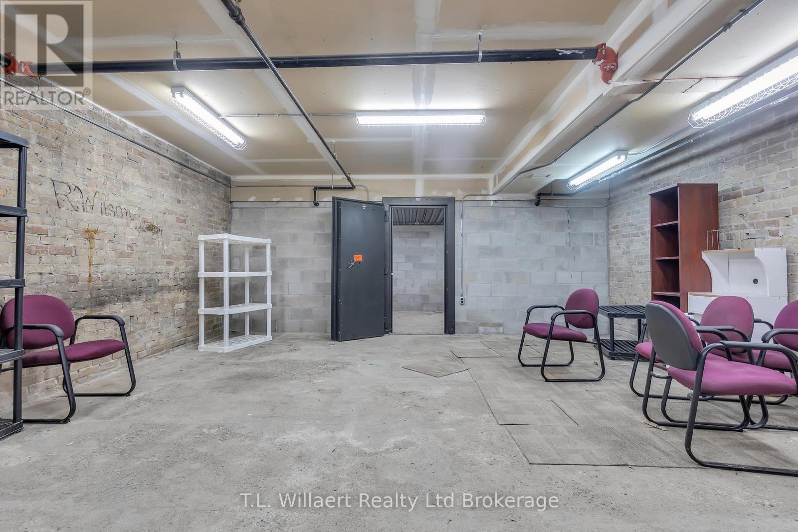107 Broadway Street Property Photo 13