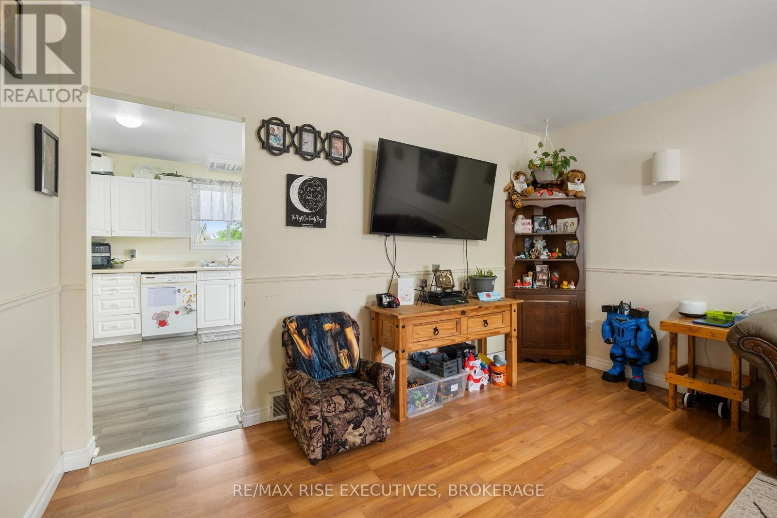 353 Charles Street Property Photo 14