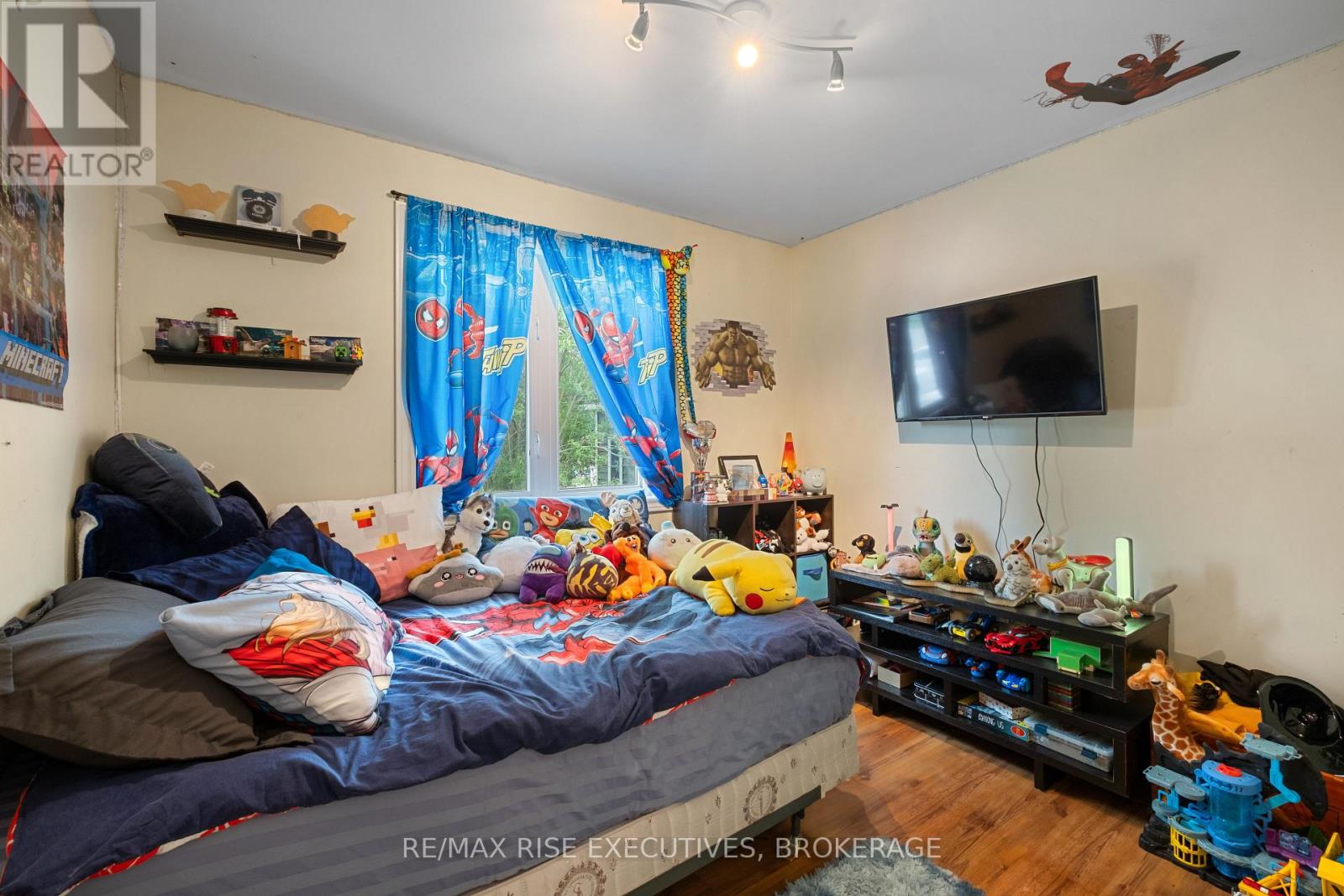 353 Charles Street Property Photo 25