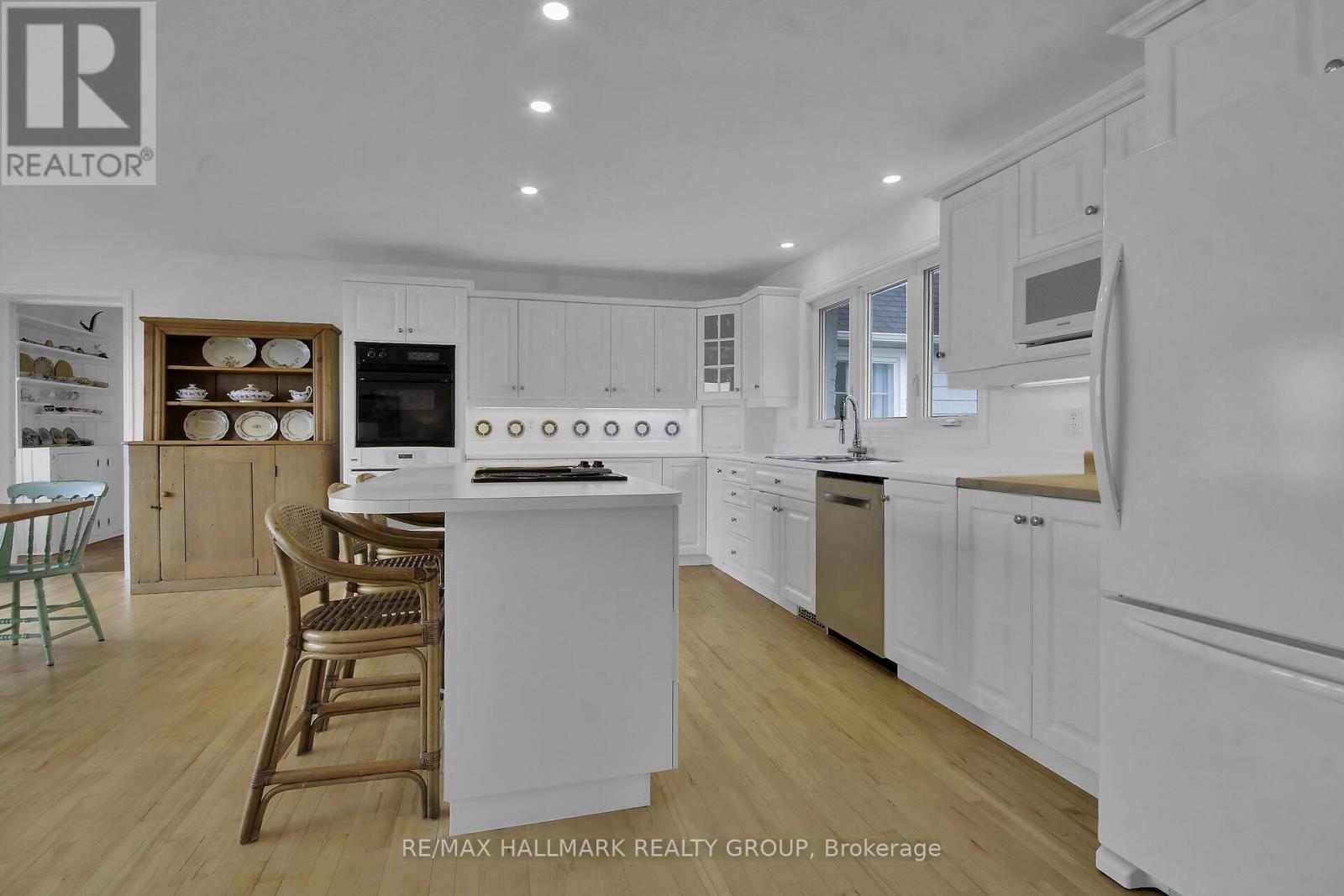 350 Berry Side Road Property Photo 9