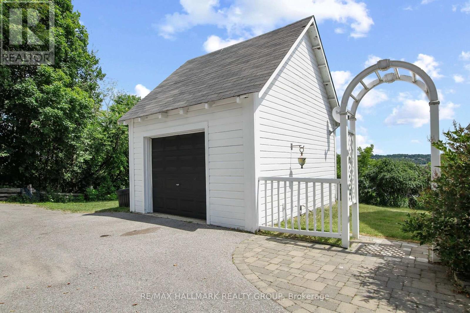 350 Berry Side Road Property Photo 46