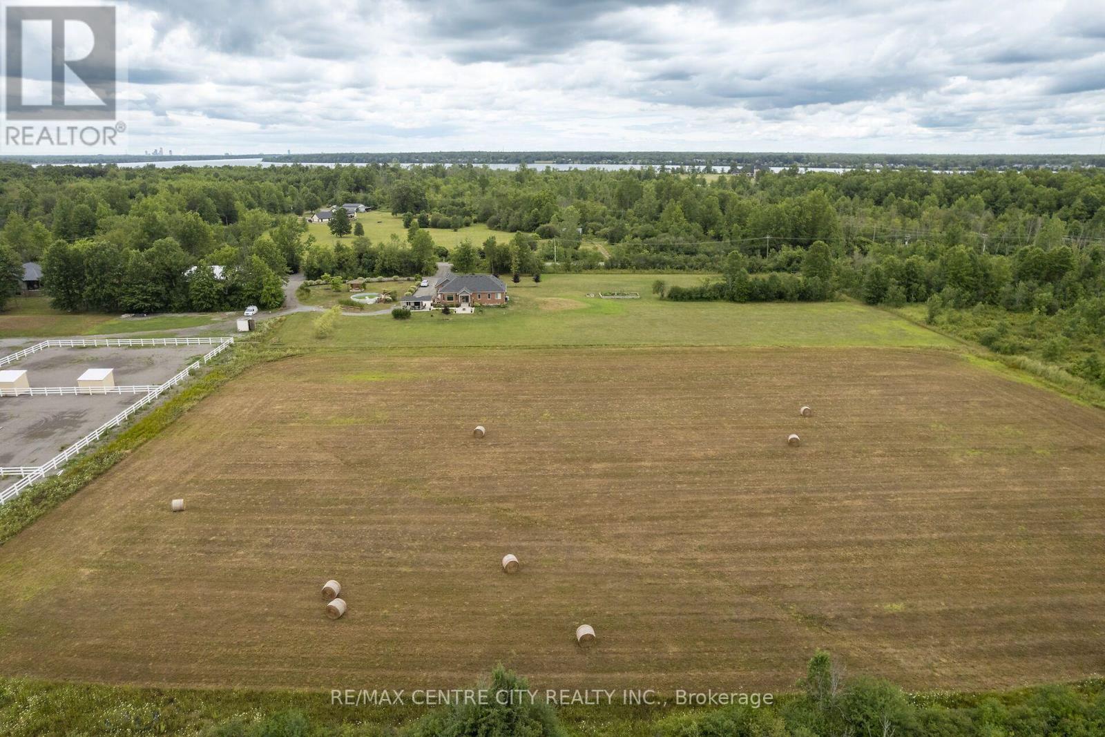 2301 Townline Road Property Photo 5