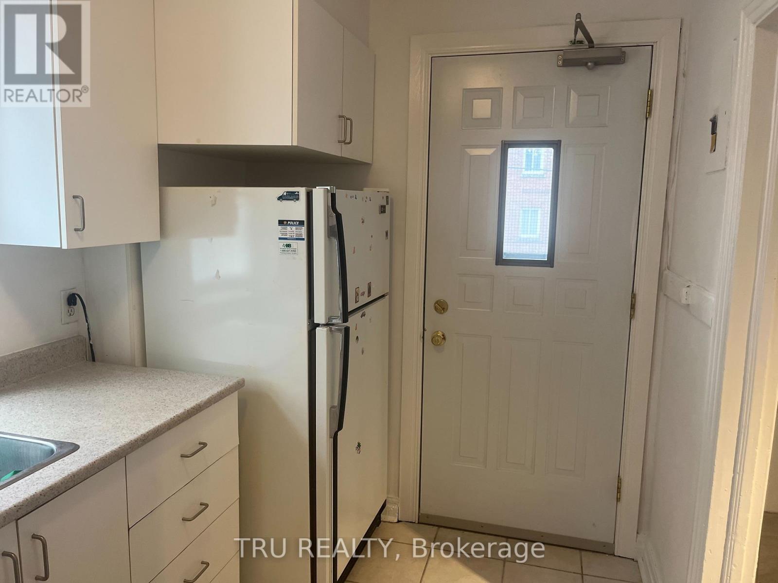3 - 384 Blake Boulevard Property Photo 9