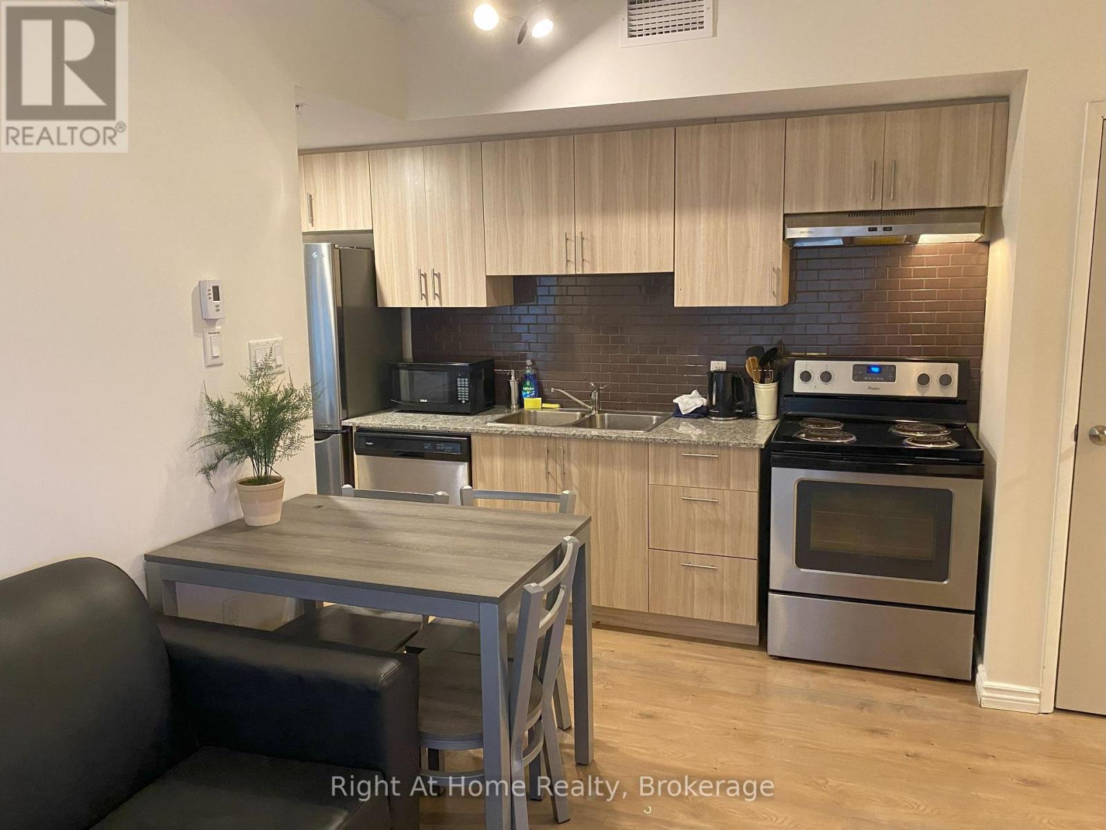 G204 - 275 Larch Street Property Photo 4