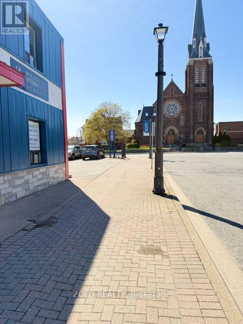 202 - 4786 Queen Street Property Photo 3