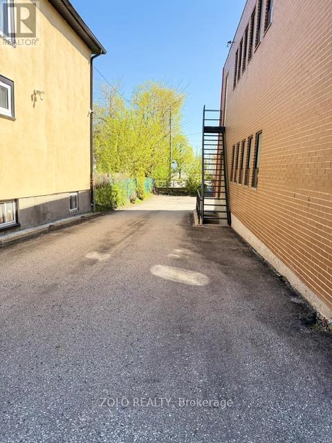 202 - 4786 Queen Street Property Photo 11