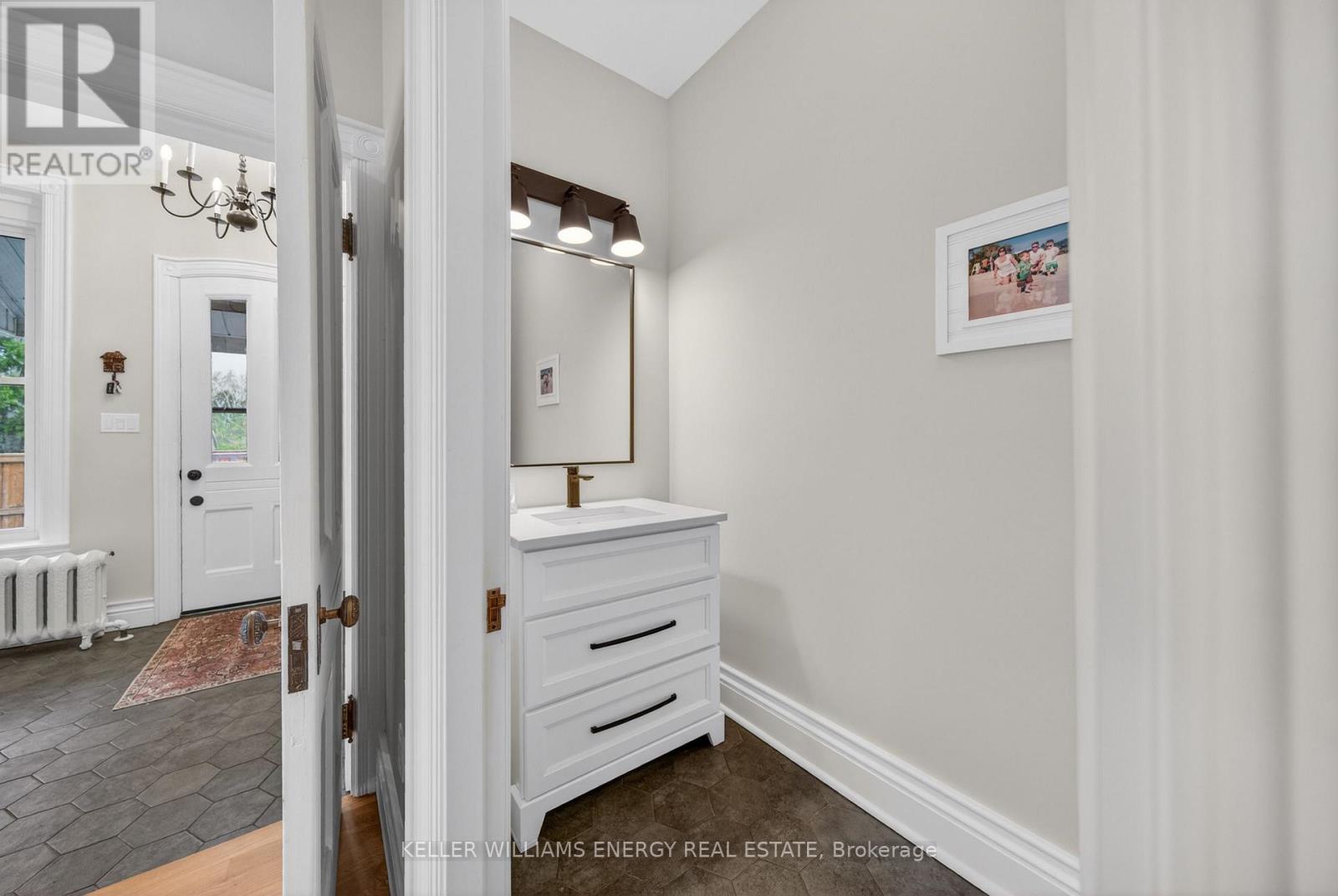 4 Pine Street Property Photo 23