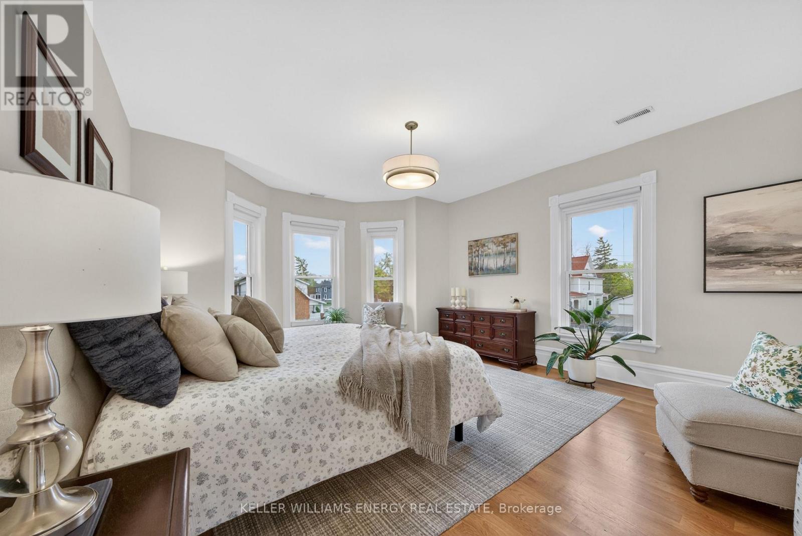 4 Pine Street Property Photo 28