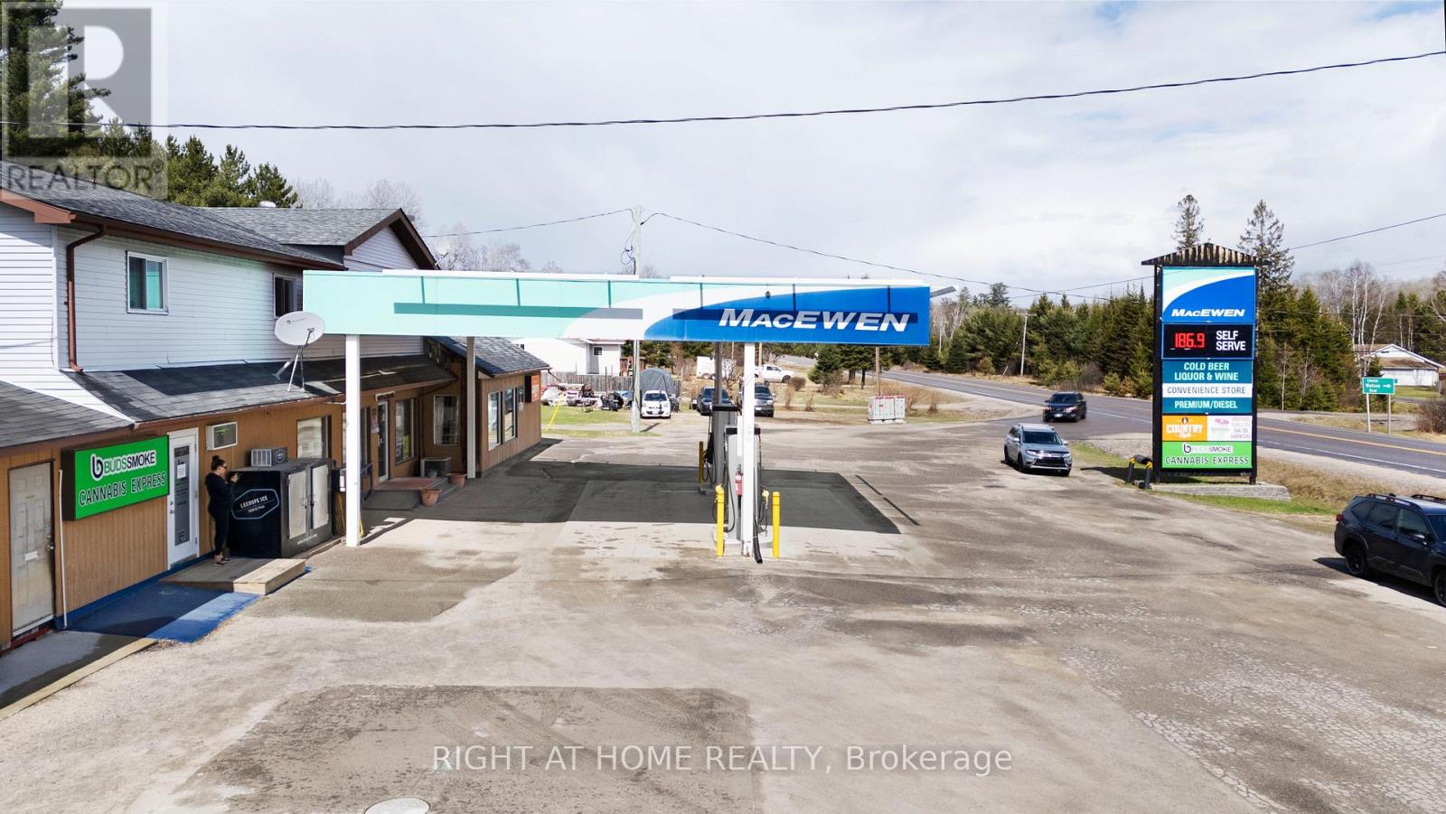 211 King Street Property Photo 2