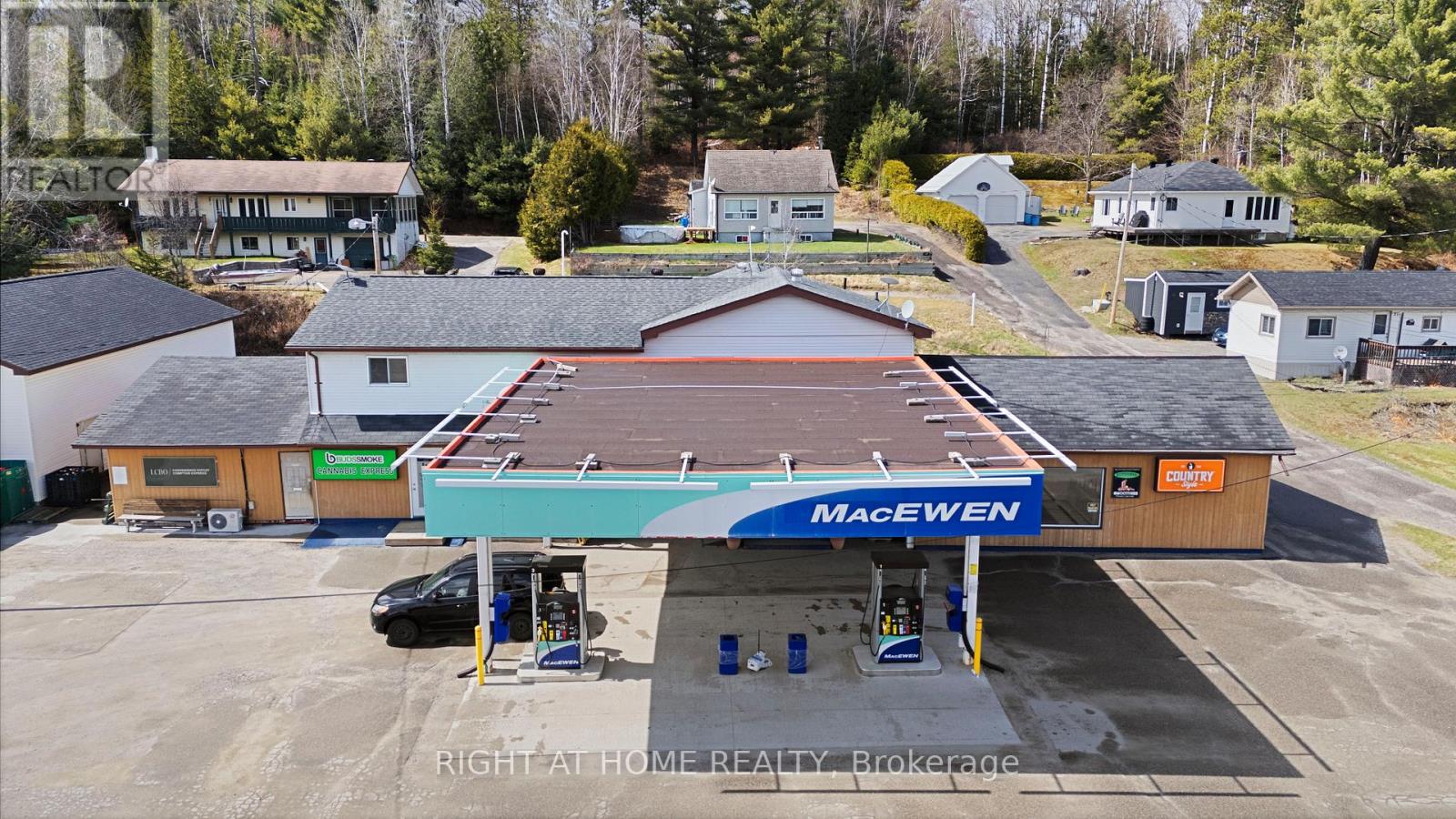 211 King Street Property Photo 5