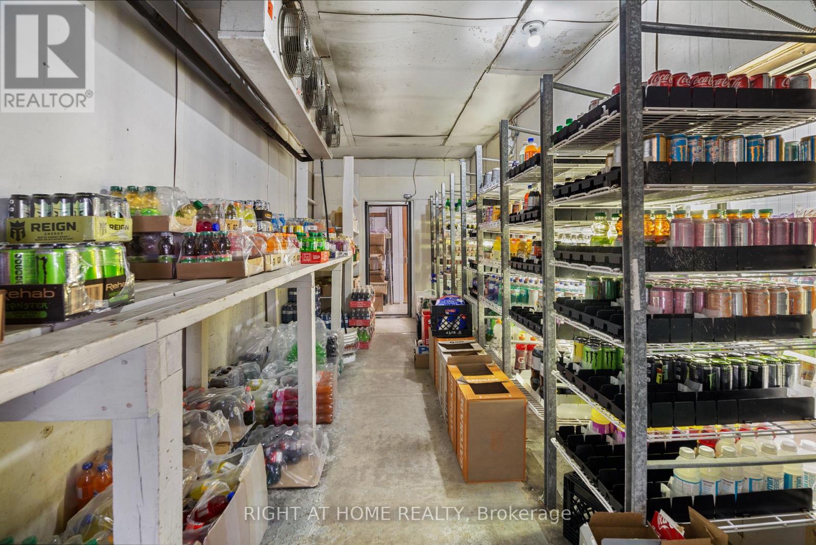 211 King Street Property Photo 7