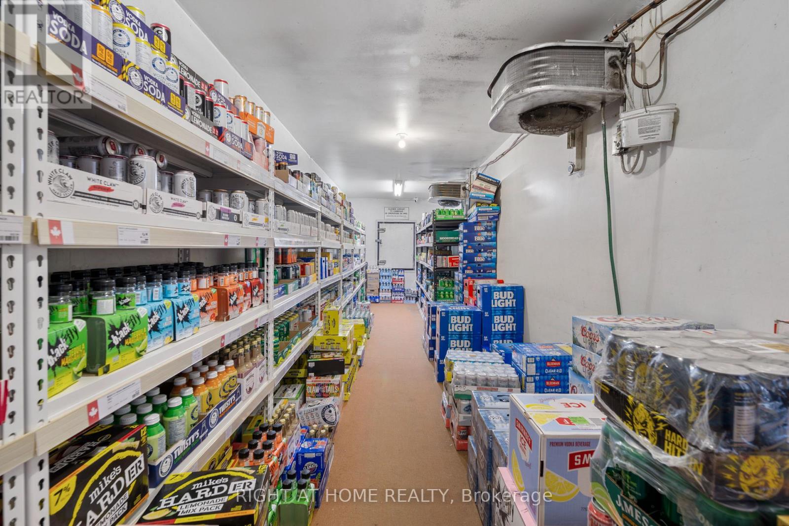 211 King Street Property Photo 14