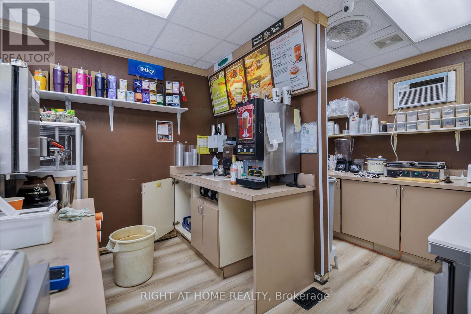 211 King Street Property Photo 16