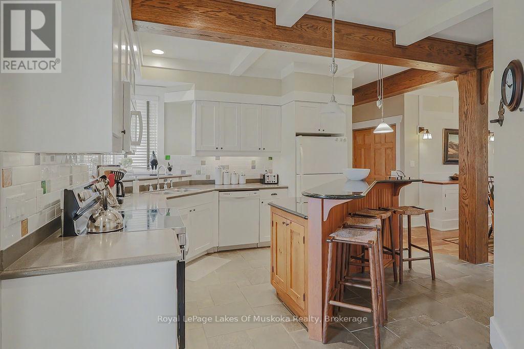1020 Birch Glen Maple Cottage Week 5 Road Property Photo 9