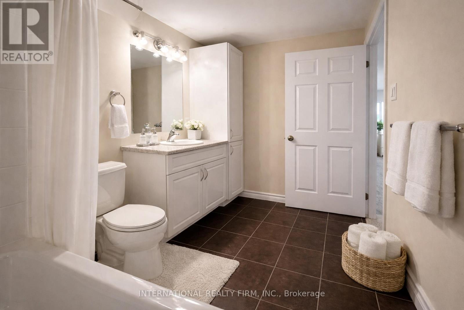 1453 Ireland Drive Property Photo 22