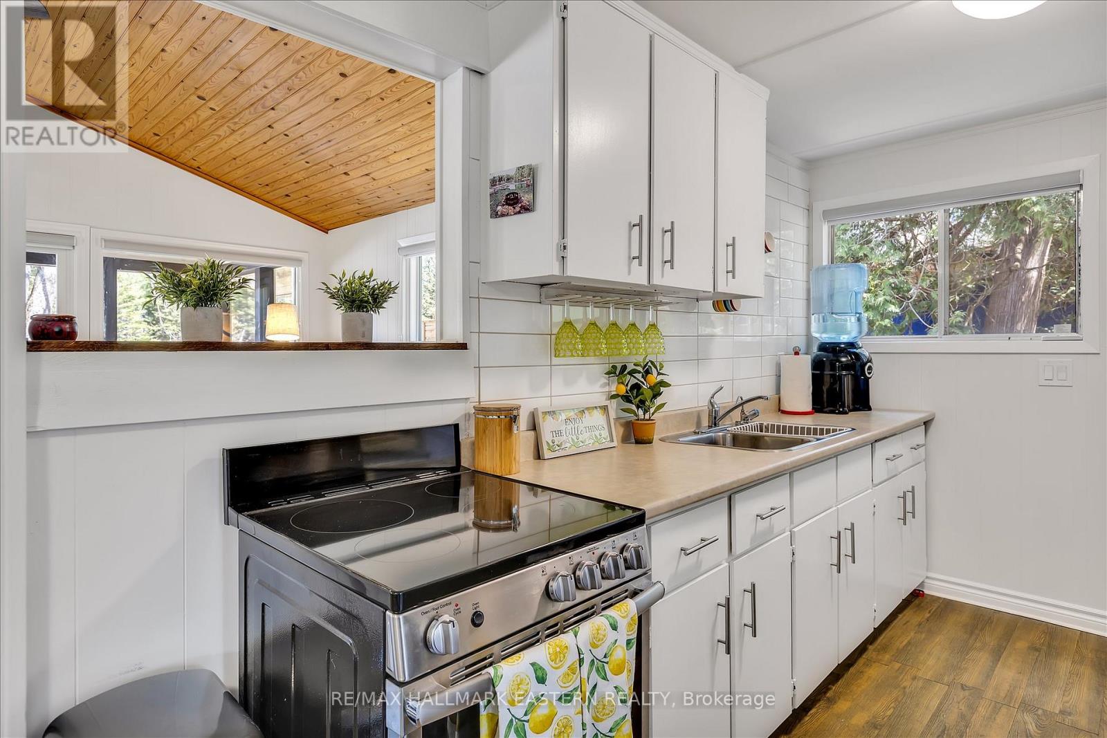 1810 Hull Road Property Photo 7