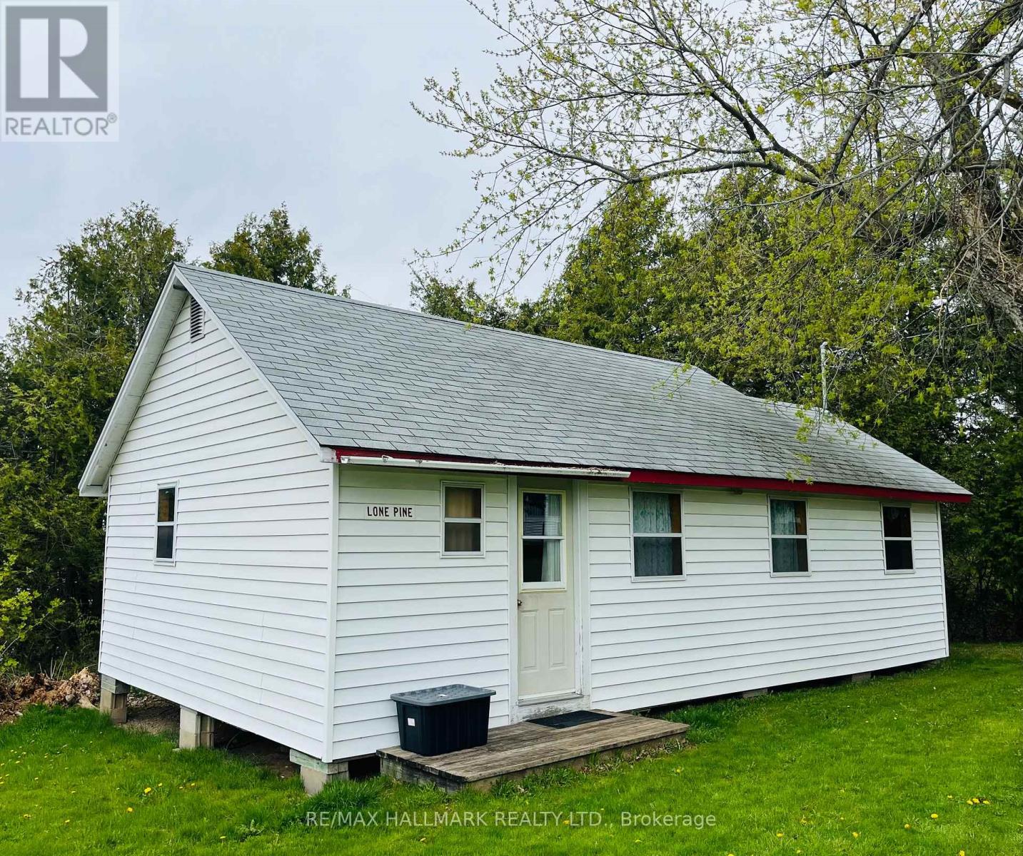 110 - 449 ISLAND VIEW ROAD Property Photo 1