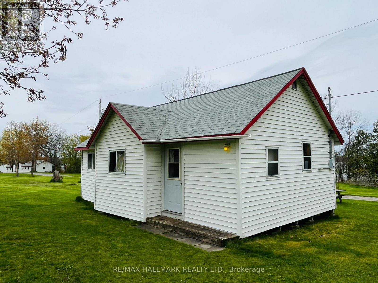 110 - 449 Island View Road Property Photo 2