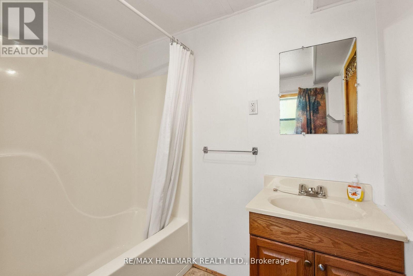 101 - 449 Island View Road Property Photo 10