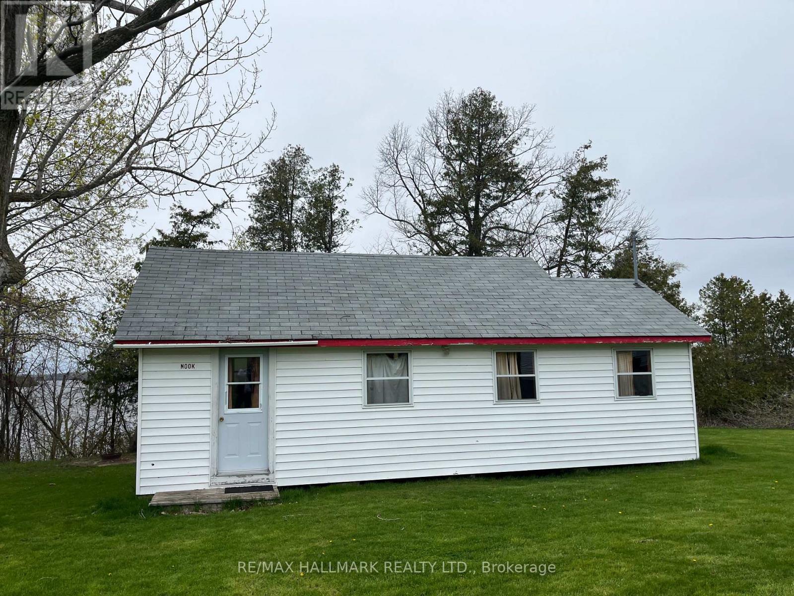 111 - 449 ISLAND VIEW ROAD Property Photo 1