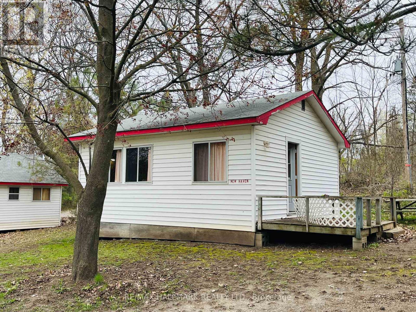 102 - 449 ISLAND VIEW ROAD Property Photo 1