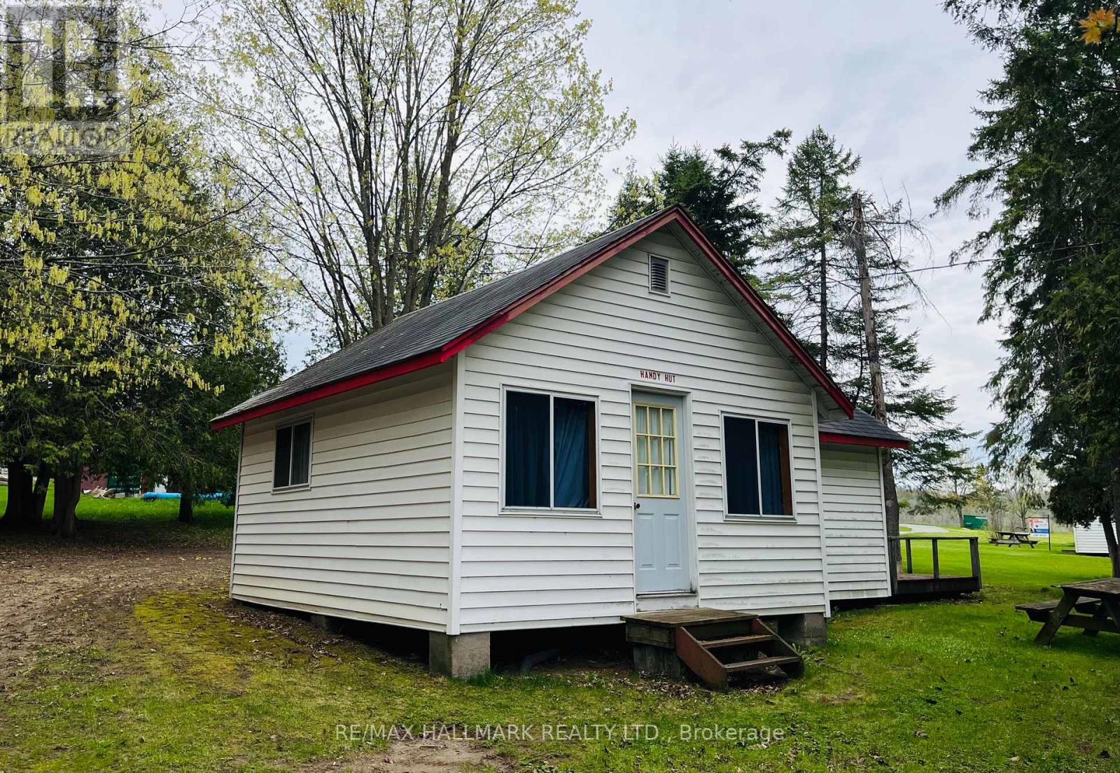 104 - 449 ISLAND VIEW ROAD Property Photo 1