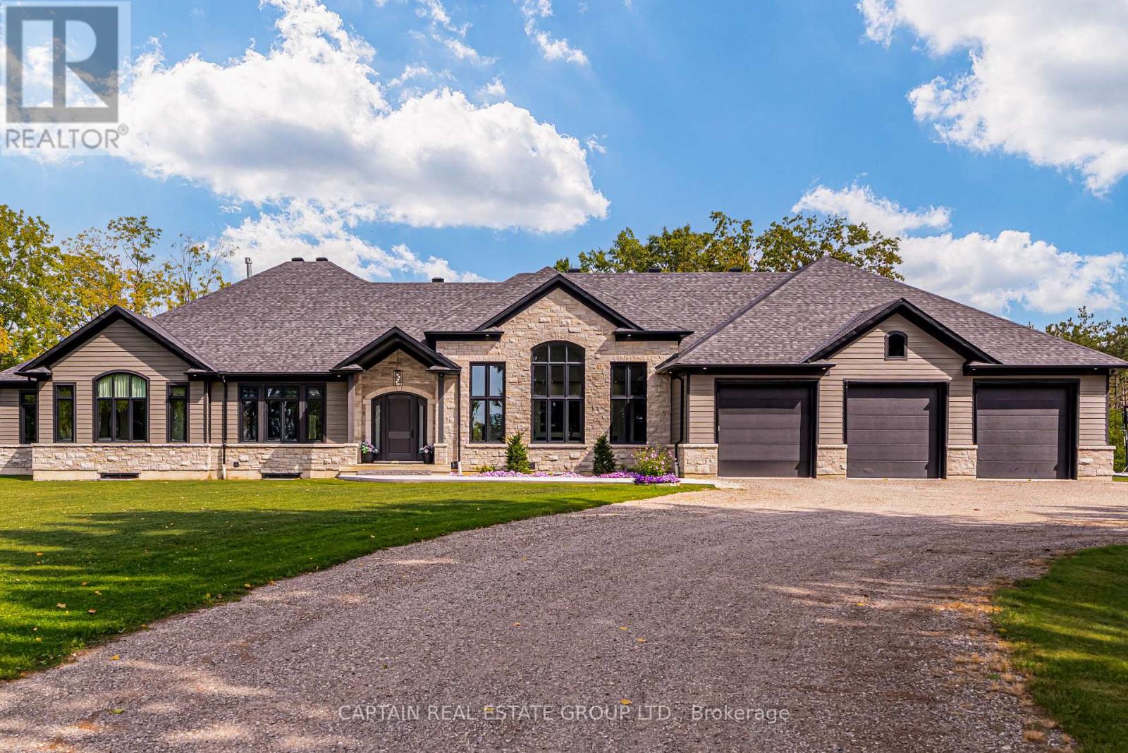 836059 4th Line E Property Photo 1
