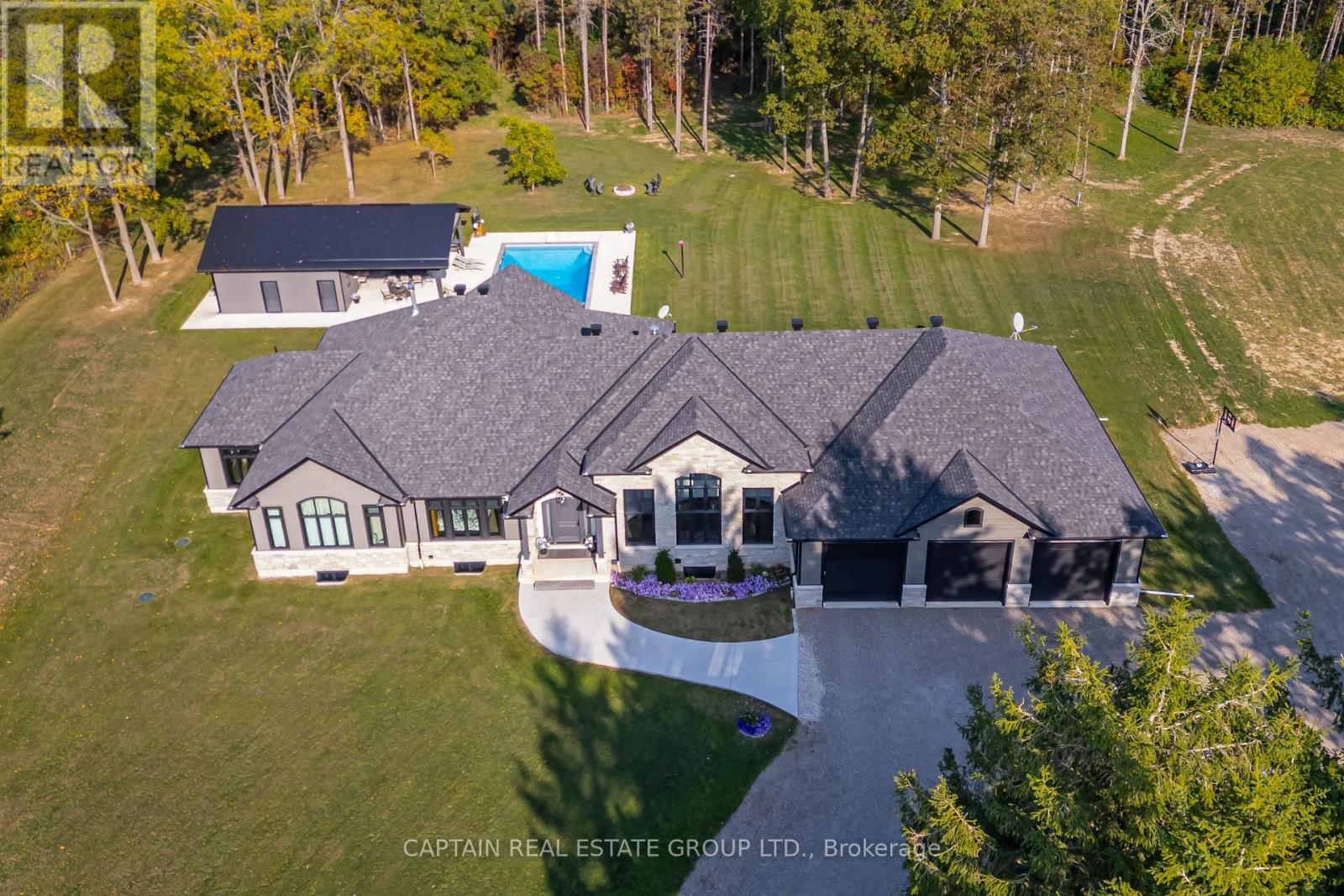 836059 4th Line E Property Photo 2