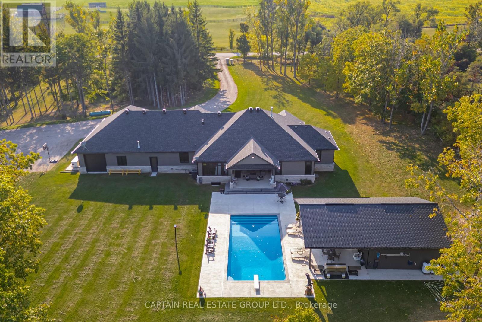 836059 4th Line E Property Photo 3