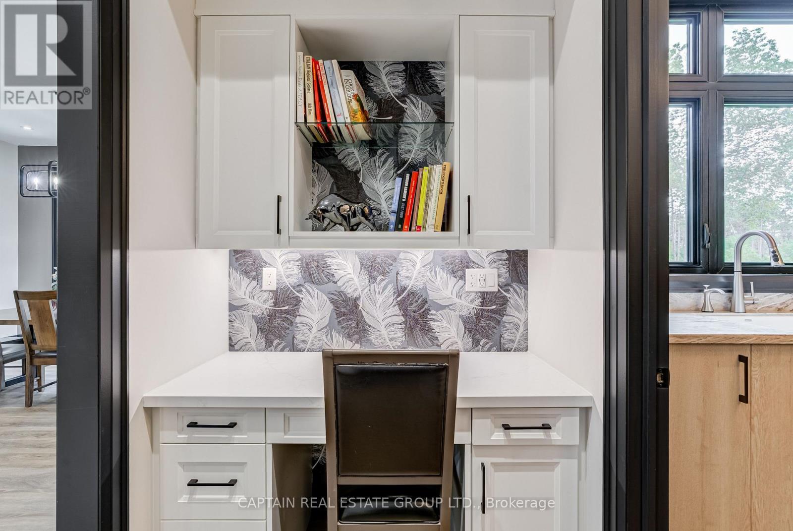 836059 4th Line E Property Photo 27