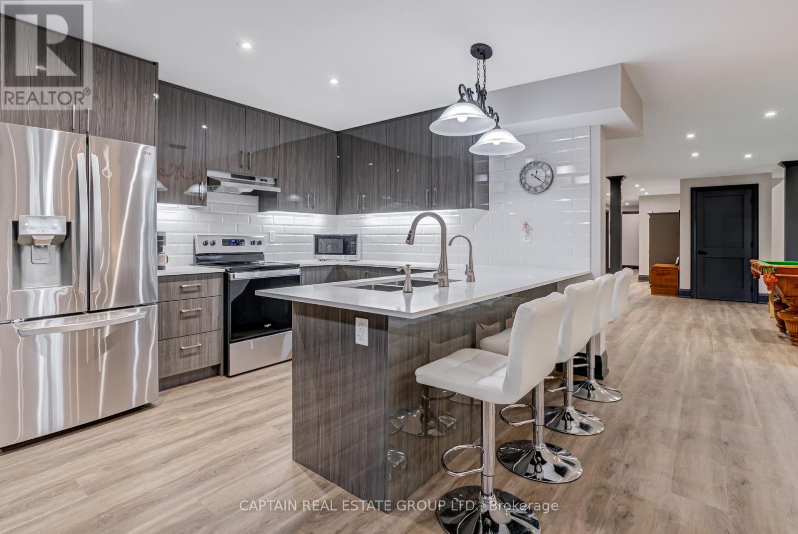 836059 4th Line E Property Photo 34
